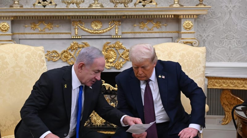 Rukojmí, stažení Izraele i pomoc Palestincům. Co obsahuje Trumpův 20bodový plán pro Gazu?