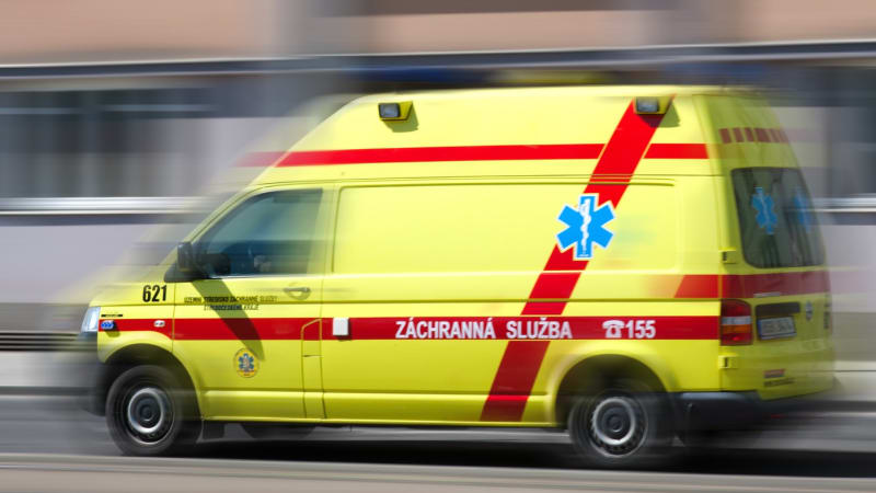Smrtelná nehoda v Hostomicích: Auto tam srazilo chodkyni, na místě zemřela