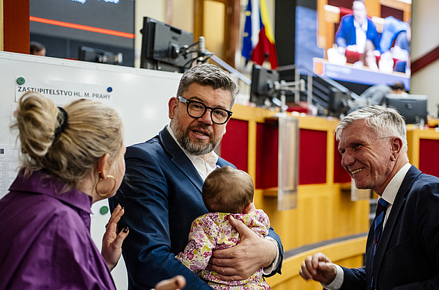 Jiří Pospíšil se pochlubil dcerou Medou. Vzal ji na mimořádné zastupitelstvo
