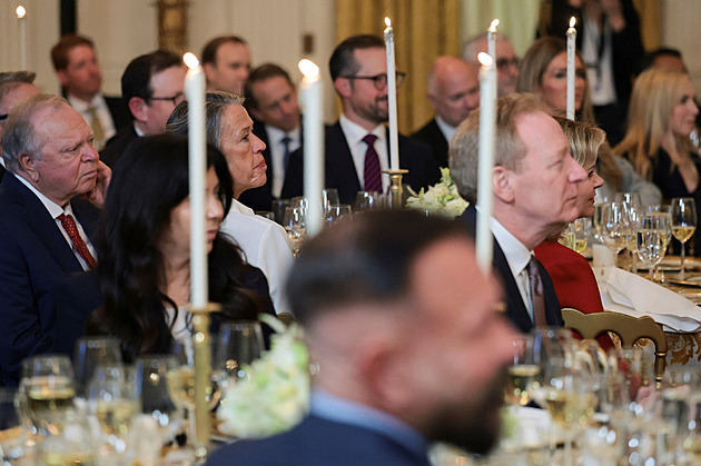 Trump v Bílém domě opulentně pohostil své sponzory. Složili se mu na tančírnu