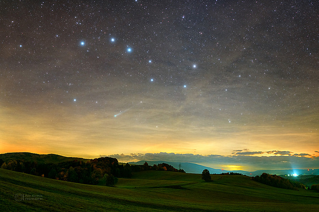Nad hlavou máme právě dvě komety, jednu lze vidět i bez dalekohledu