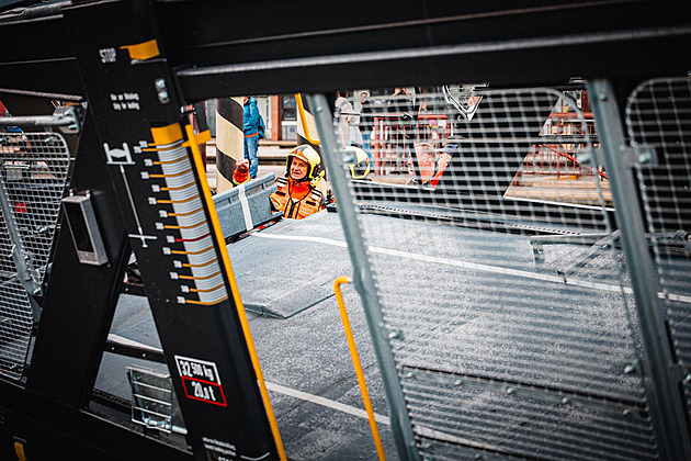 Po nehodě vlaku jsou v Kolíně poškozené i výhybky, provoz zatím bude s omezením