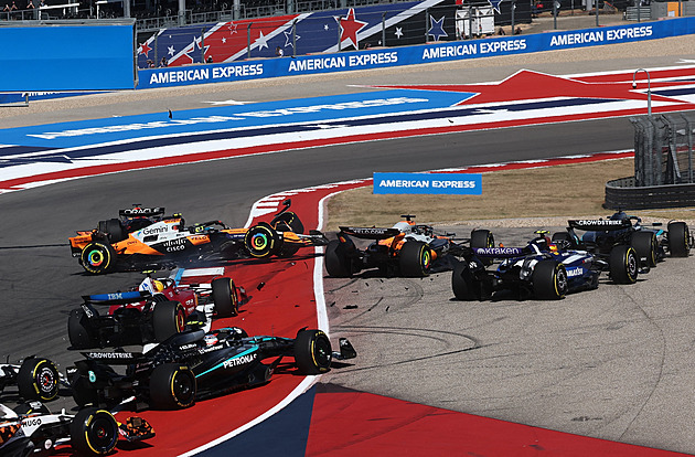 Sprint F1 v USA vyhrál Verstappen. Ani jeden McLaren po nehodě nedokončil