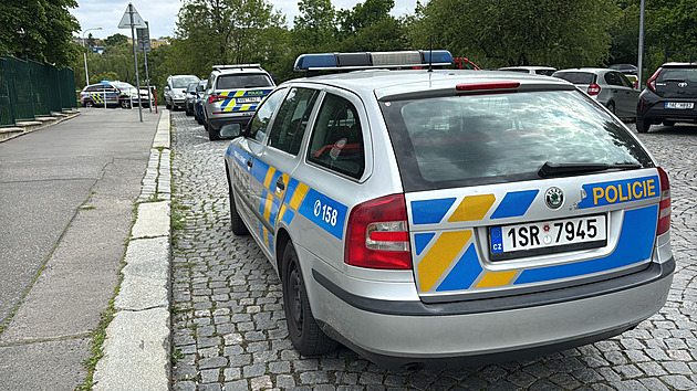 Žena v Úvalech bodla partnera nožem do hrudi, policisté ji zadrželi