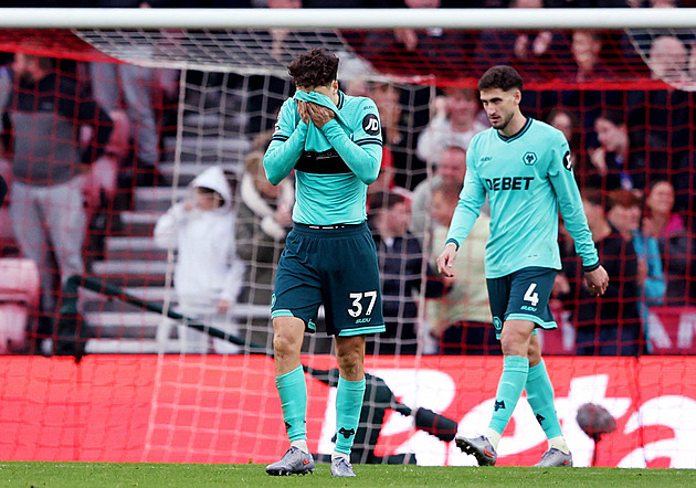 ONLINE: Krejčí v základu proti Burnley, v akci také City či vedoucí Arsenal