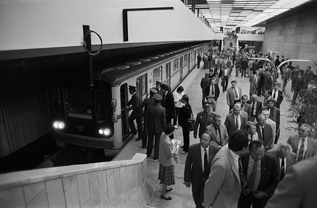 Před 40 lety začala jezdit nejmladší, „žlutá“ linka metra. A zrušily se turnikety