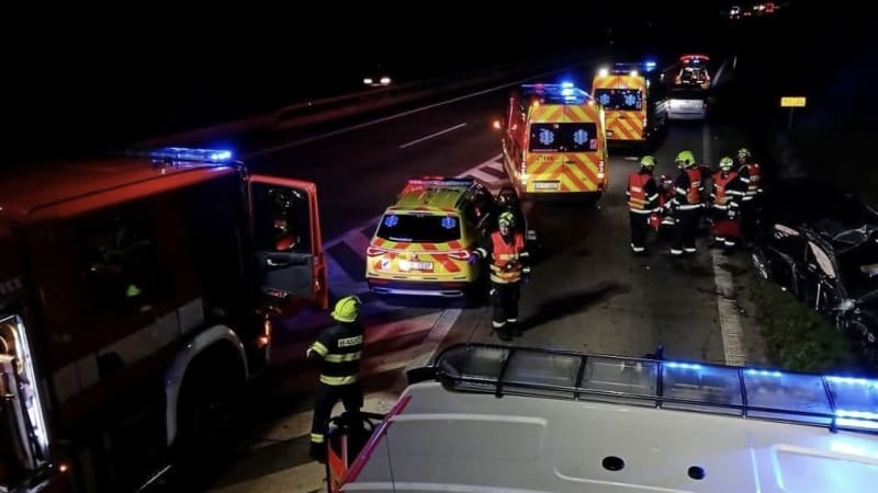 Tragické ráno na Plzeňsku: Při nehodě na D5 vyhasl život. Další čtyři lidé se zranili
