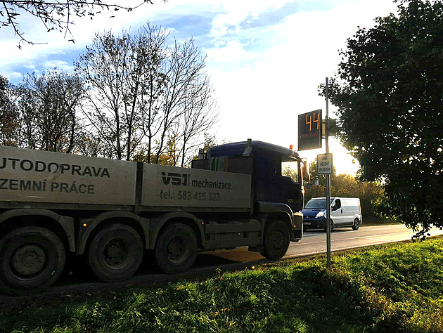 Řidiče u Vysokého Mýta překvapily nové rychlostní radary, pokutovaných jsou tisíce