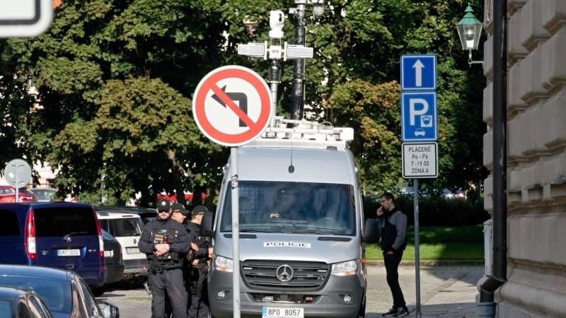 Poplach v Plzni: Anonym oznámil bombu u soudu. V budově a okolí zasahovala policie