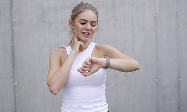 Biohacking může zlepšit spánek, výkon i zdraví. Jak ale poznat, že už škodí