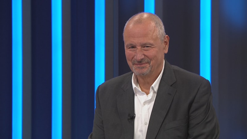 Pavel začíná „zemanovatět", tvrdí Komárek. Ve Sněmovně čeká dlouhé hodiny nenávisti