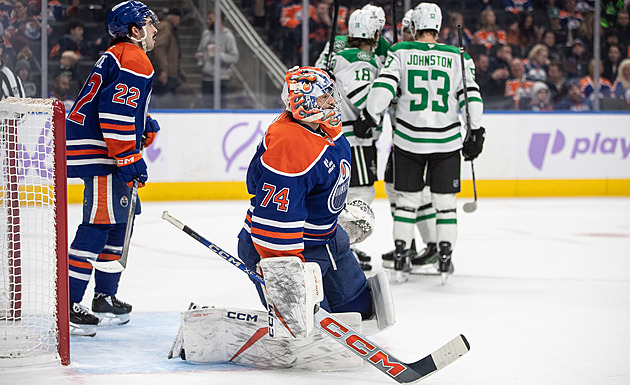 Šílená obrana. Edmonton opět schytal debakl, McDavid ale gólmany hájí