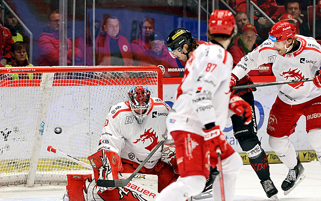 ONLINE: Vary vedou v podkrušnohorském derby, Sparta udržela roli lídra