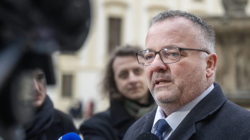 Česky mluvím měsíc. Zlepším se, slíbil ministerský kandidát SPD po jednání s Pavlem