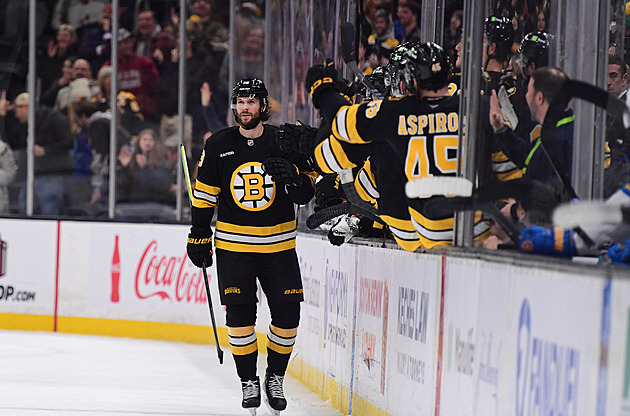 Zacha dvěma góly jistil výhru Bostonu, body Nečase Coloradu nestačily