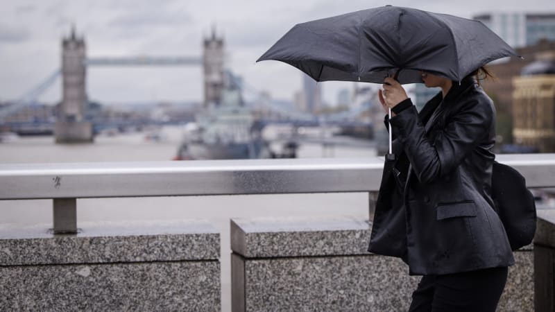 Na Evropu se žene orkán, ukazují mapy. Hrozí chaos v dopravě a výpadky proudu