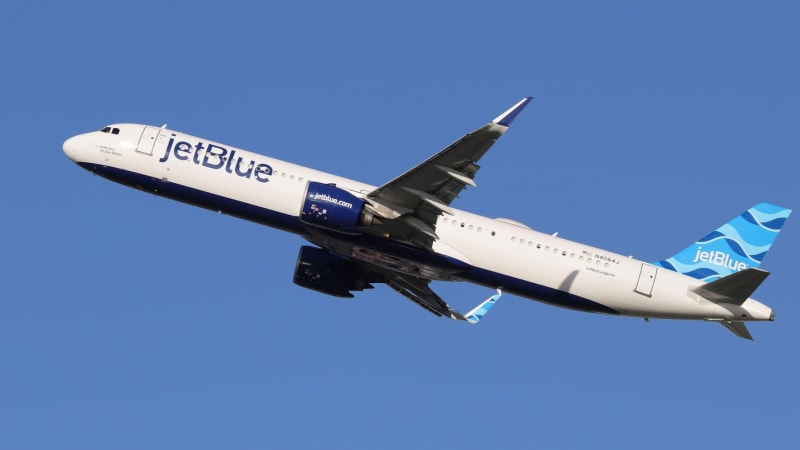 Kousek od katastrofy: Letadlo se málem srazilo s armádním strojem USA. Skandální, nechápe pilot