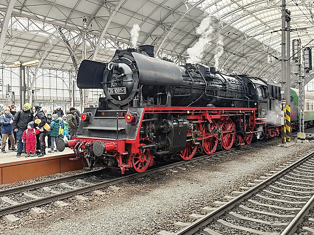 Máte rádi páru? Vychutnejte si adventní projížďku parní lokomotivou