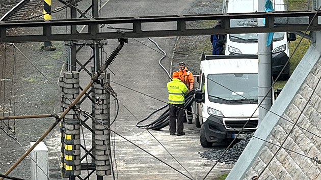 Krádež kabelů ochromila provoz vlaků v Praze, spoje nabírají velká zpoždění