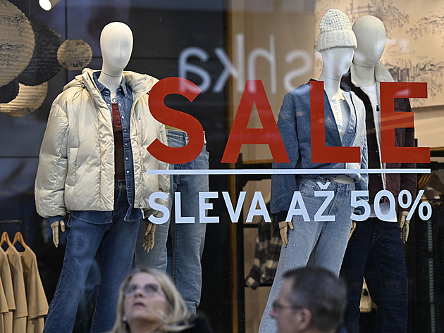 Horečku před svátky nahrazuje rozvaha. Povánoční výprodeje lákají miliony Čechů