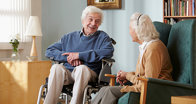 Vánoce na konci života. Domovy pro seniory je zpříjemňují osamělým klientům