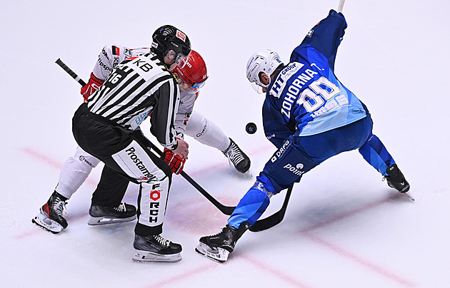 ONLINE: V Třinci je znovu srovnáno, Vary hrají v Kladně. Pardubice čelí Litvínovu