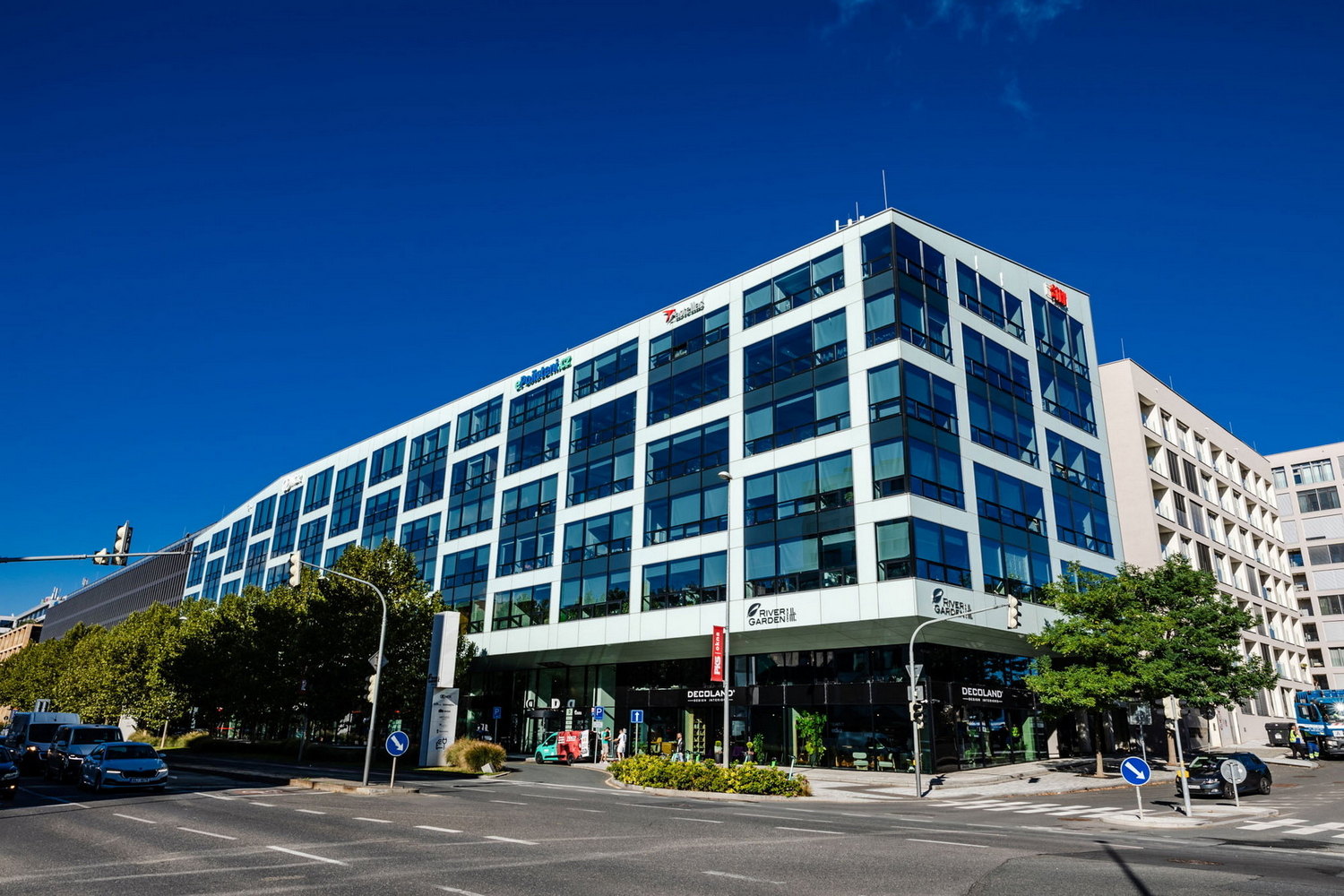 Kontakty na firmy na Rohanském nábřeží: Veškeré informace na rohanskenabrezi.cz