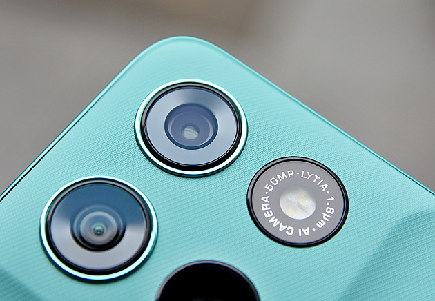 Našli jsme diamant mezi levnými mobily. Má tři velmi silné vlastnosti