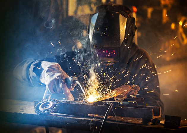 Ekonomika loni vzrostla o 2,5 procenta, odhadují statistici. Pomohly domácnosti