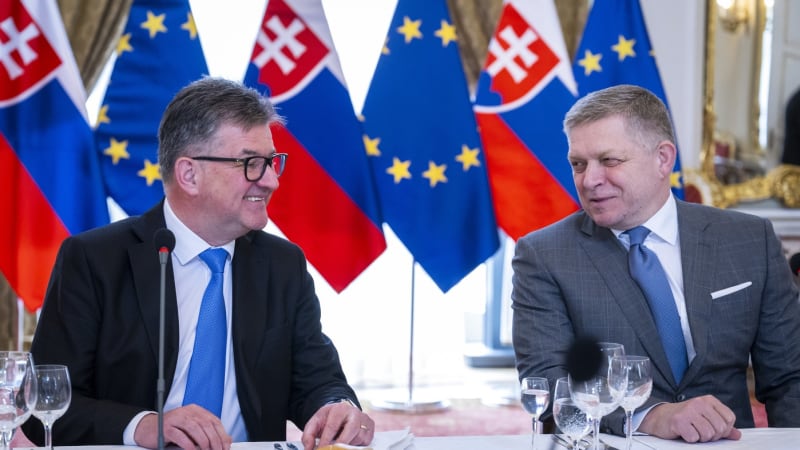 Ficovu poradci zlomily vaz zmínky v Epsteinových spisech. Tamní premiér přijme jeho rezignaci