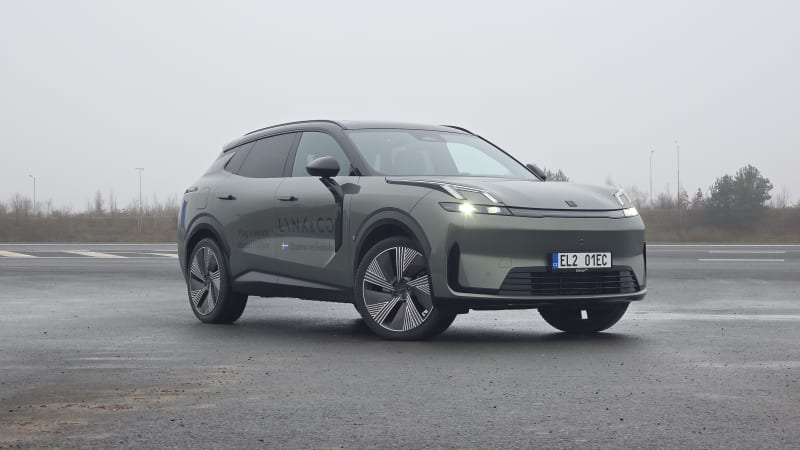 TEST: Lynk & Co 08 ukazuje, jak má vypadat plug-in hybrid. Chybí ale pohon všech kol