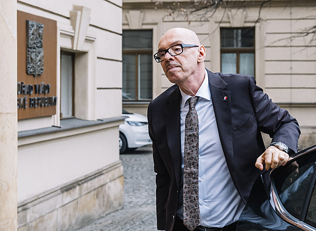 Ministr Klempíř si pozve  umělce z demonstrace na Pavlovu podporu