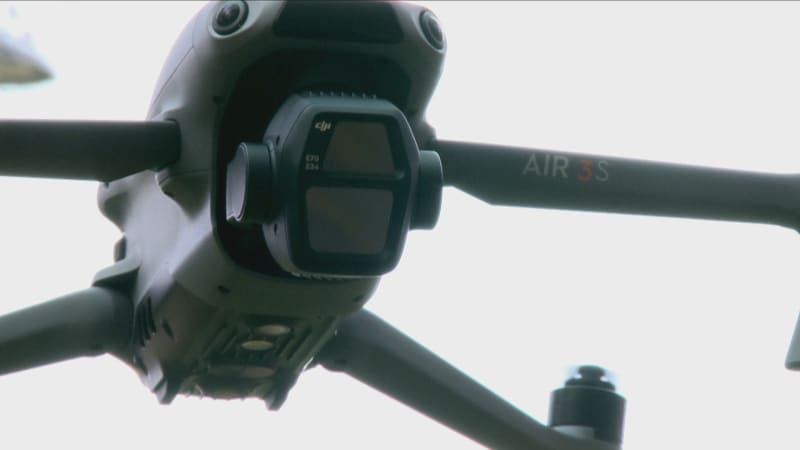 Na základnu polských specialistů spadl neznámý dron. Těsně minul sklad zbraní