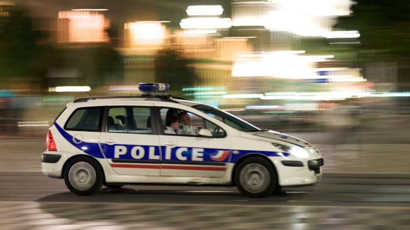 Útok granátem v kosmetickém salónu v Grenoblu. Několik raněných, pachatelé unikají