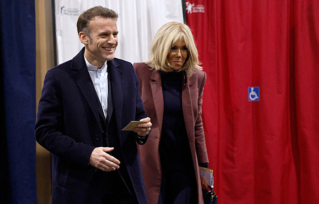 Ve Francii skončilo první kolo místních voleb, uspěl expremiér Philippe