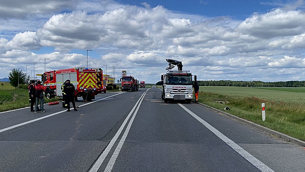 Dálnici D11 ve směru na Prahu uzavřela nehoda. Dopravu policie odkláněla