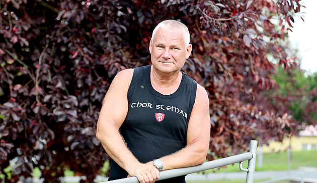 Prchám rád a prchám stále. Omilostněný Kajínek ukázal ve videu návrat na Mírov