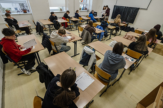 Přijímačky na vysoké čeká změna. Školy musí zvládat dělat testy samy, říká Plaga