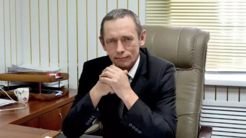 Zabil 11 dívek, protože „měl složité období“. Kdo je vrah, který chce bojovat na Ukrajině?