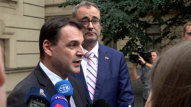 Rozhovory dávám i alternativním médiím. Ochranka nepochybila, reaguje Macinka