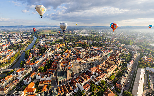 Je to tam! Vítězové Balonového nebe minuli věž jen o centimetry, průlet natočili