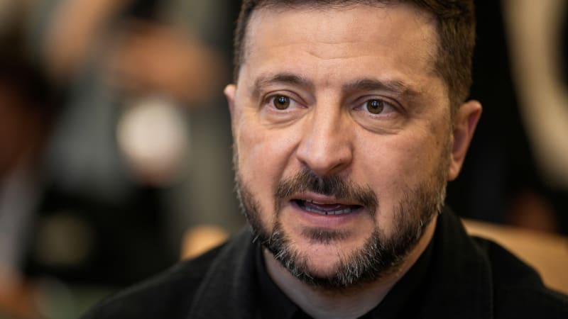 Válka potrvá minimálně do zimy, řekl Zelenskyj. Územní spory chce řešit jen s Putinem