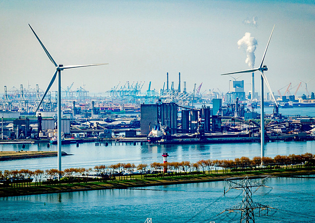 Nejvytíženější přístavy Evropy. Rotterdam má před ostatními obrovský náskok