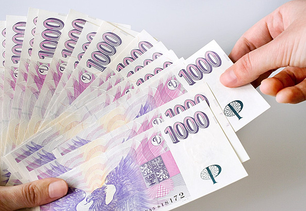 Přivyděláváte si na brigádě? Finanční úřad vám může vrátit i tisíce korun
