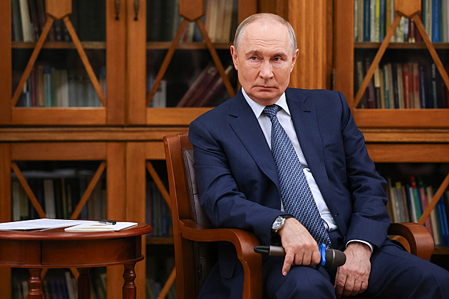 Pobaltí utiskuje ruskojazyčnou menšinu, reagujeme jen humanitárně, řekl Putin