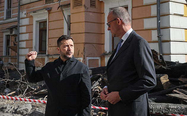 Merz přicestoval nečekaně do Kyjeva. Ukrajině slíbil balíček za miliardu eur