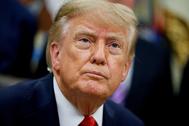Kopíruje Trump Česko? Americkým seniorům pošle v přepočtu také 2000 Kč