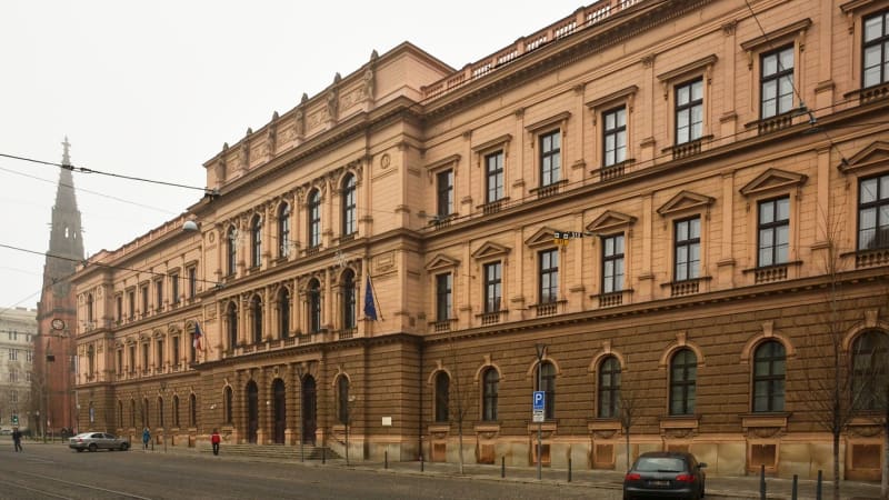 Průlomový verdikt: Příjmy z dobrovolné prostituce se musí zdanit. Soud stížnost ženy zamítl