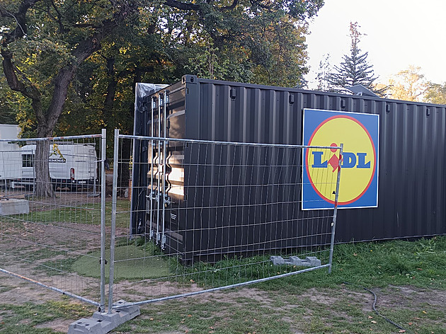 Přenesli jsme značky z prodejen do nového prostředí. Lidl si pochválil terasu s levným pivem