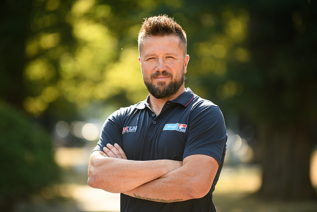Nový hokejový dozor. Bičánek přibližuje: Mám tři obrazovky, ale zvuk vypínám